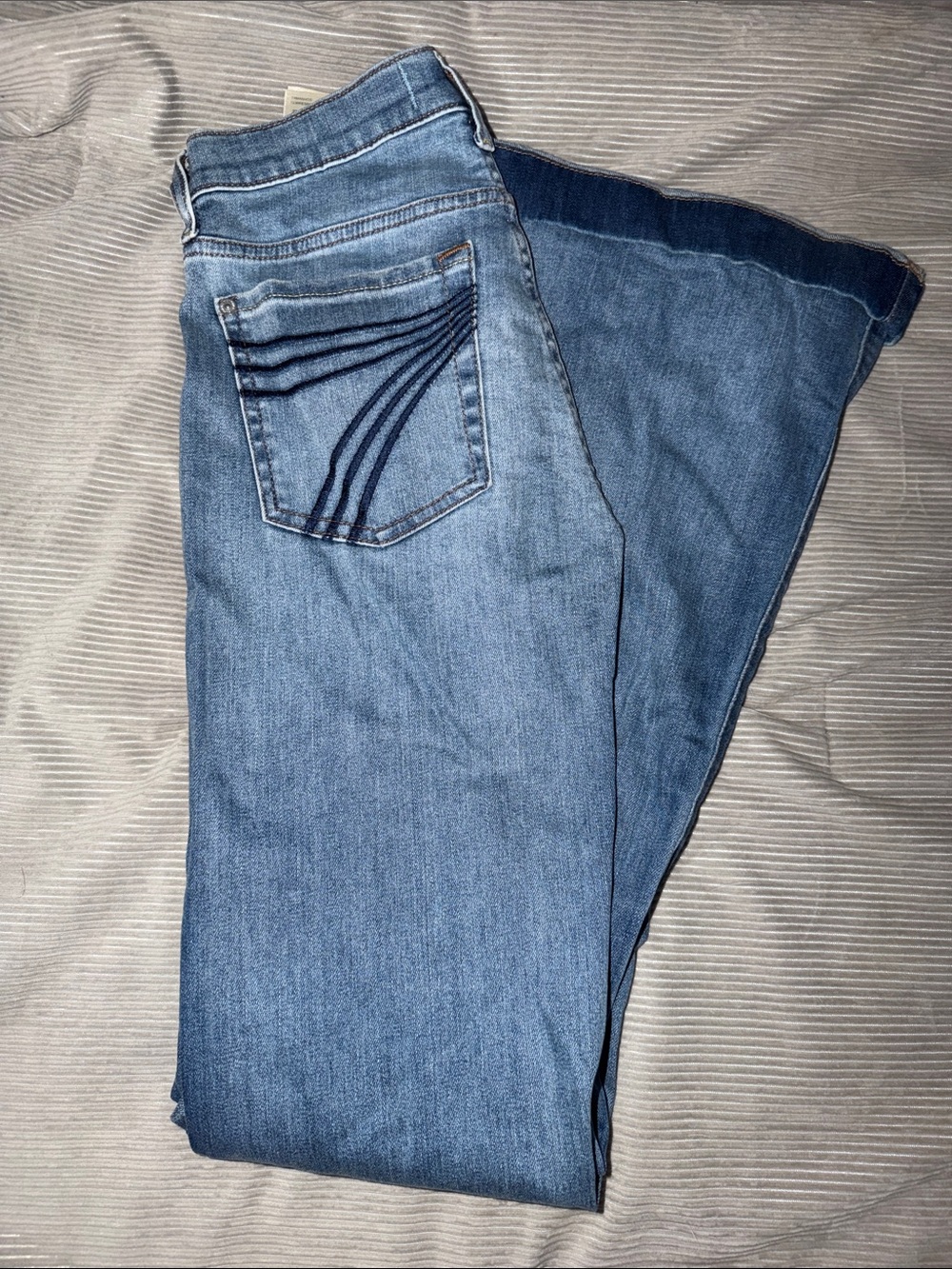 7 For All Mankind Women’s Light Blue Bootcut Jeans with Pocket Stitching